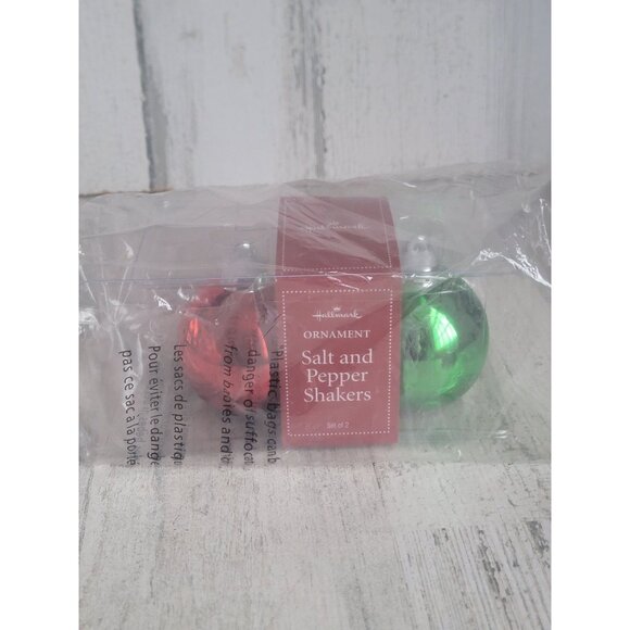 Hallmark salt pepper shakers red green ornament Xmas decor - Picture 1 of 5